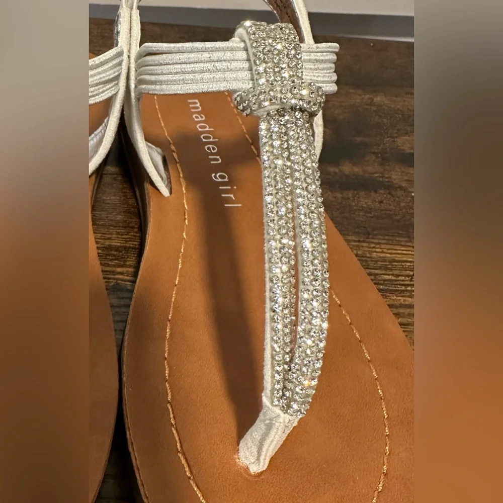 Madden Girls Little Girls Silver Mcassiee Sandals NWT Size 1